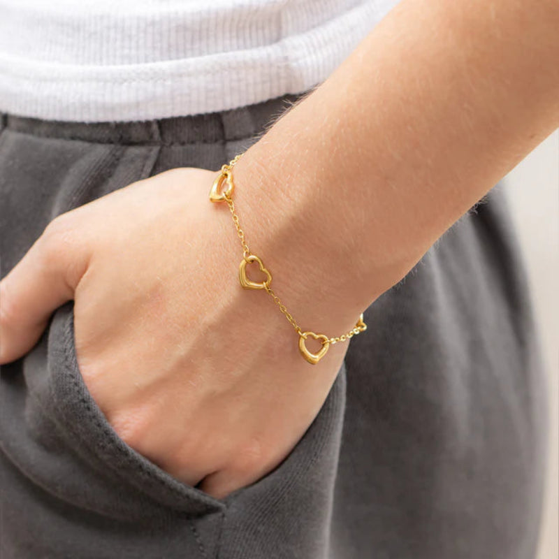 18K gold PVD coated waterproof, non-tarnish, hypoallergenic heart bracelet.